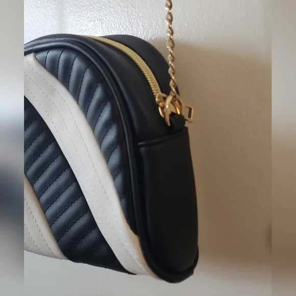 Olivia Miller Black White Strips Crossbody Shoulder Bag - Picture 3 of 6